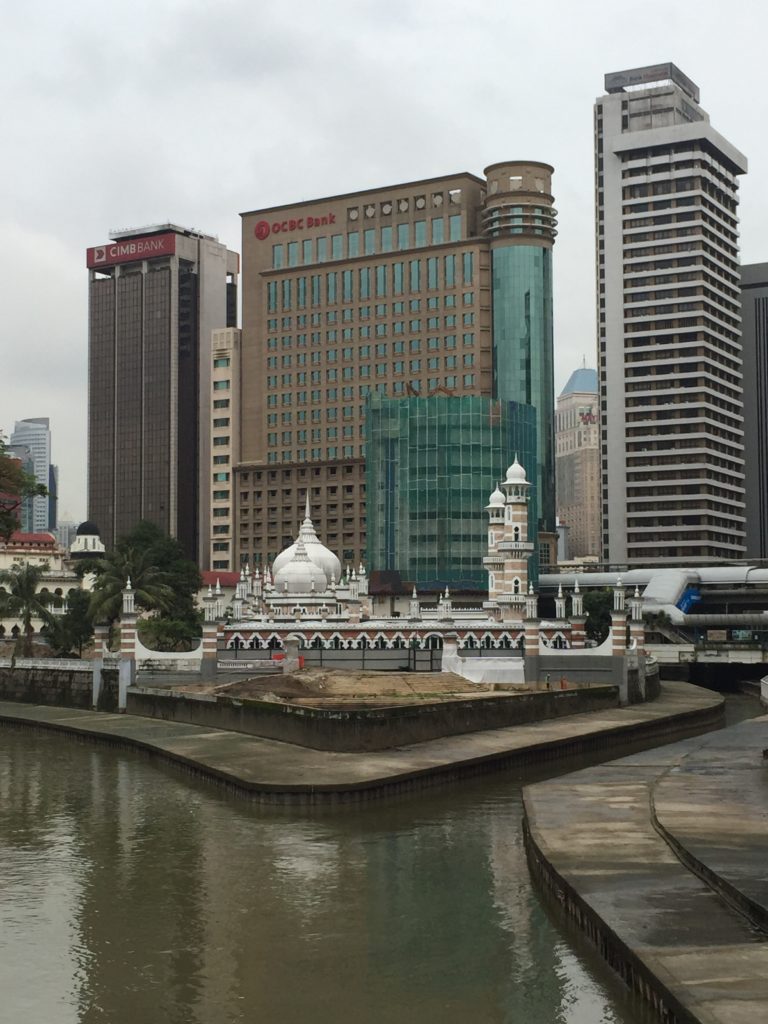 In der Landessprache bedeutet der Name der malaysischen Hauptstadt Kuala Lumpur "schlammige Flussmündung" - auf dem Foto der Zusammenfluss, der zu dem Namen Kuala Lumpur geführt hat